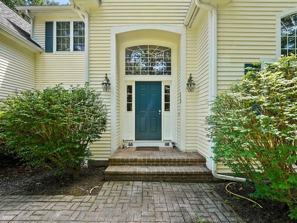 118 Colonial Ridge Dr, Boxborough MA 01719