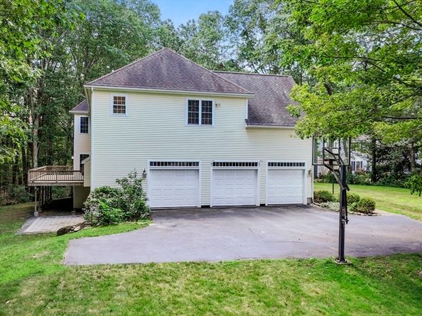 118 Colonial Ridge Dr, Boxborough MA 01719