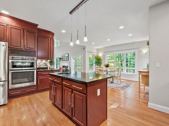 118 Colonial Ridge Dr, Boxborough MA 01719