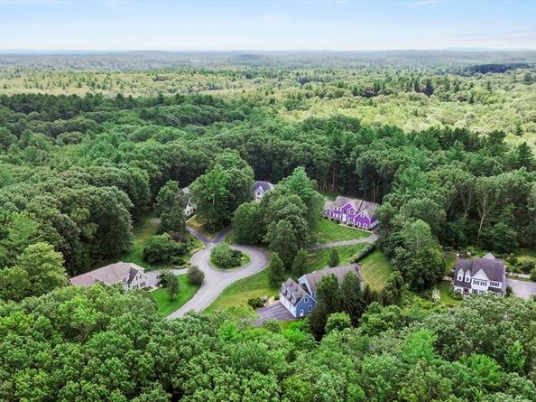 118 Colonial Ridge Dr, Boxborough MA 01719