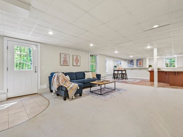 118 Colonial Ridge Dr, Boxborough MA 01719