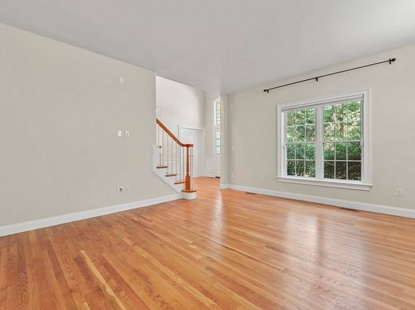 118 Colonial Ridge Dr, Boxborough MA 01719