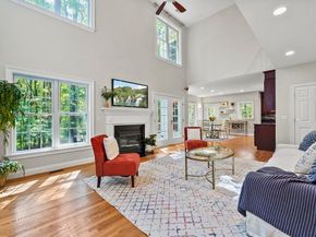 118 Colonial Ridge Dr, Boxborough MA 01719