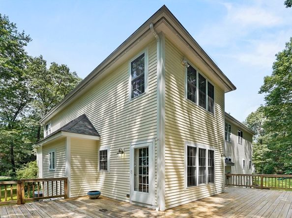 118 Colonial Ridge Dr, Boxborough MA 01719