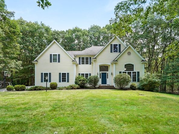 118 Colonial Ridge Dr, Boxborough MA 01719