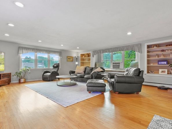 5 Carriage Drive, Chelmsford MA 01824