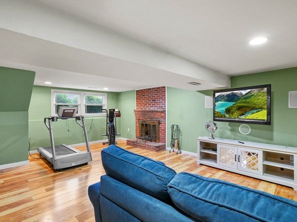 5 Carriage Drive, Chelmsford MA 01824