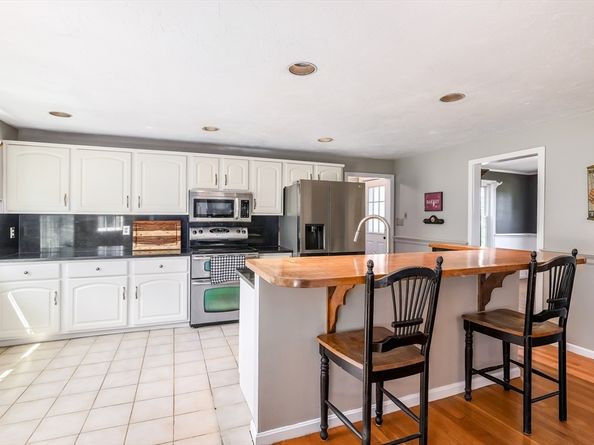 387 W Main St, Millbury MA 01527