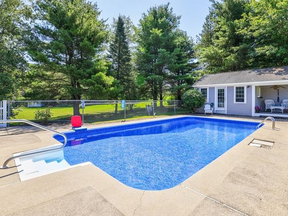 387 W Main St, Millbury MA 01527