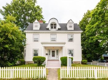 52 Wren St