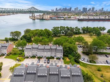 30 Breakwater Cv