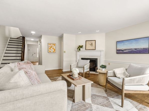 30 Breakwater Cv 30, Chelsea MA 02150