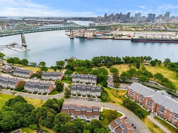 30 Breakwater Cv 30, Chelsea MA 02150