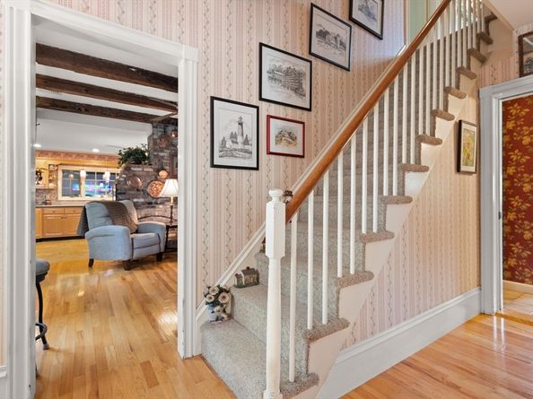 277 School St, Whitman MA 02382