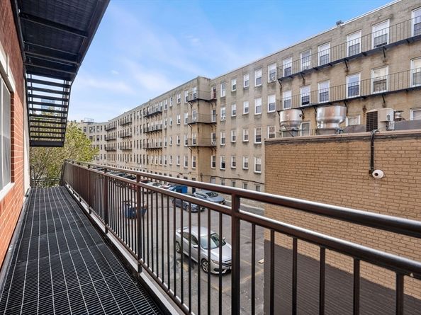 126 Jersey St 201, Boston MA 02215