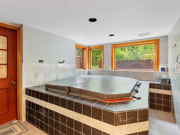 6 Maureen Rd, Lexington MA 02420
