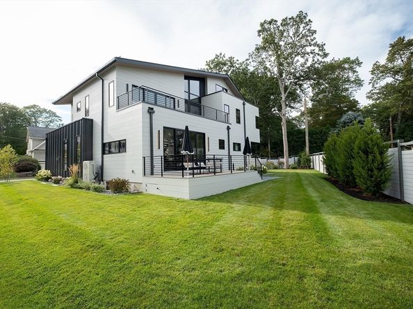 95 Deerfield Road, Needham MA 02492