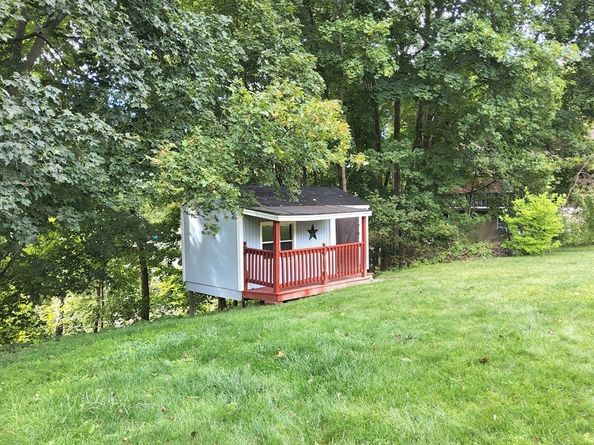 13 Tanner Rd, Webster MA 01570