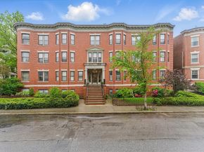 16 Garrison Rd 7, Brookline MA 02445