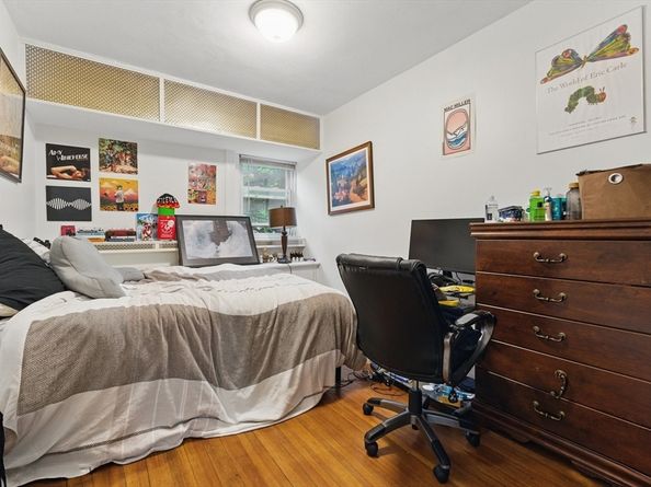 16 Garrison Rd 7, Brookline MA 02445