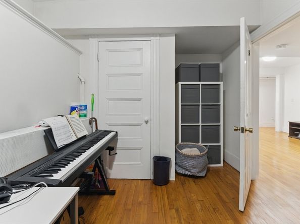 16 Garrison Rd 7, Brookline MA 02445