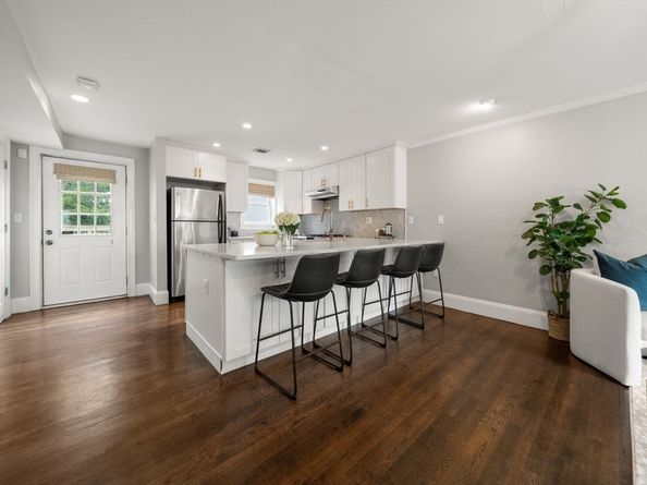 3 Glover Ct 2, Boston MA 02127