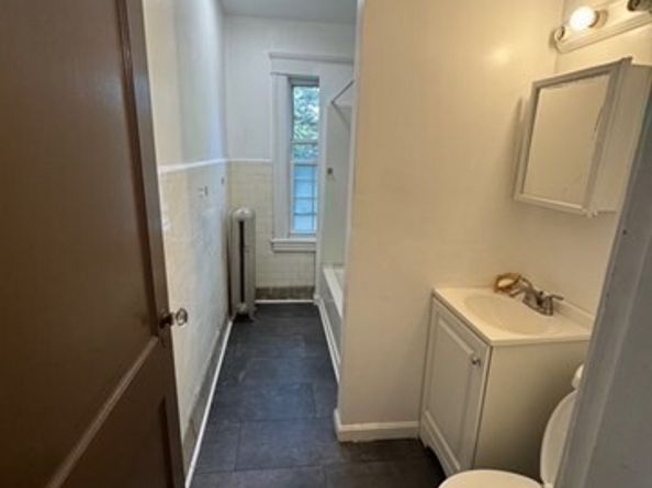 91 Standish St, Worcester MA 01604