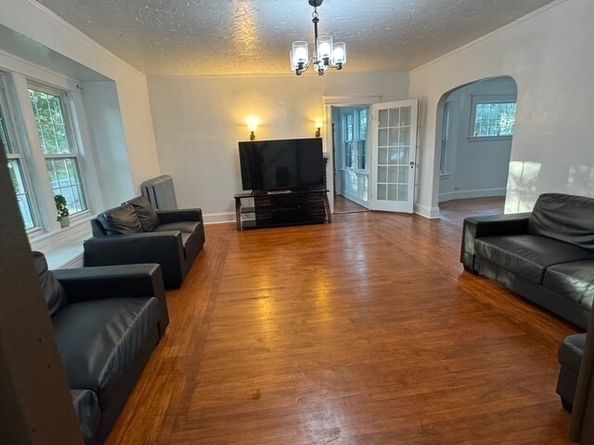 91 Standish St, Worcester MA 01604