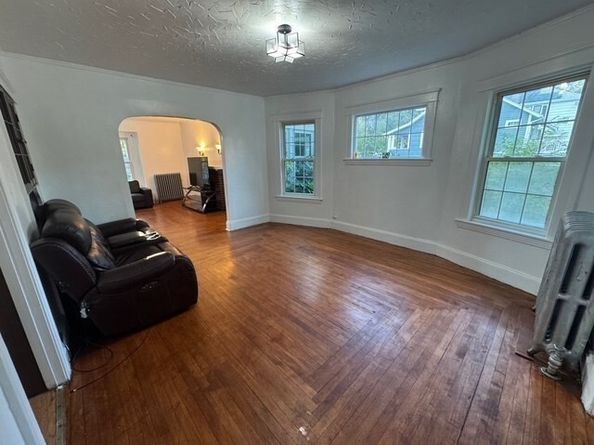 91 Standish St, Worcester MA 01604