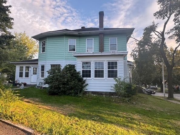 91 Standish St, Worcester MA 01604