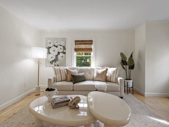 27 Pine St, Concord MA 01742