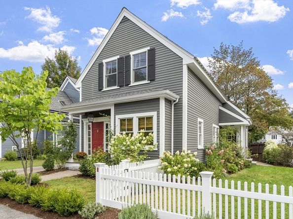 27 Pine St, Concord MA 01742