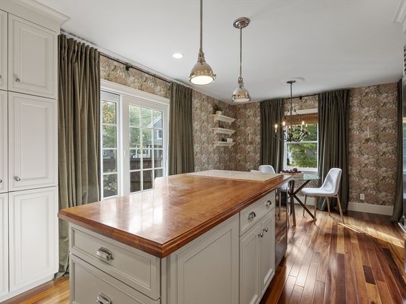 27 Pine St, Concord MA 01742