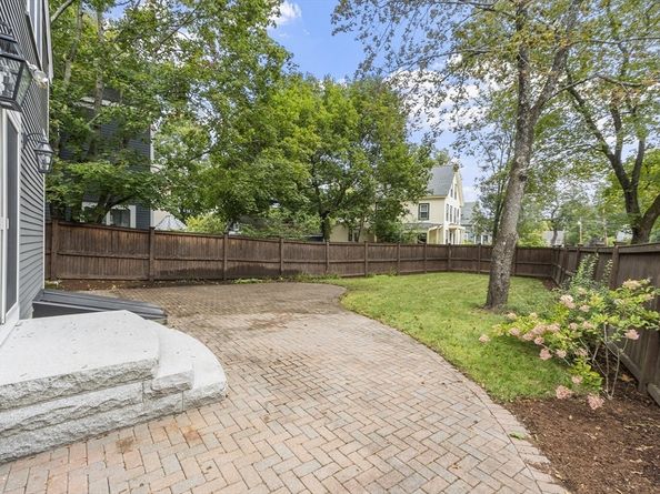 27 Pine St, Concord MA 01742
