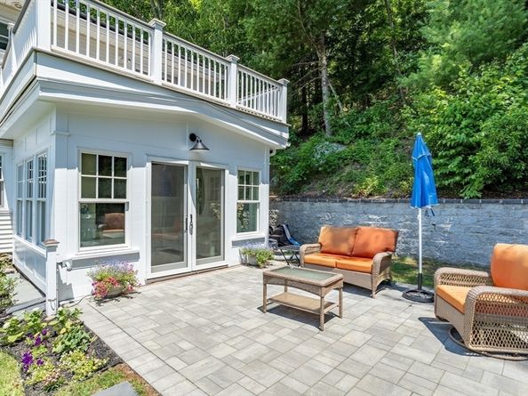 35 Keyes Road, Westford MA 01886