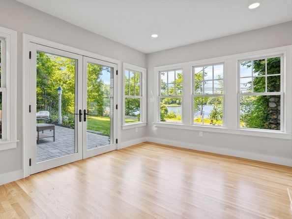35 Keyes Road, Westford MA 01886