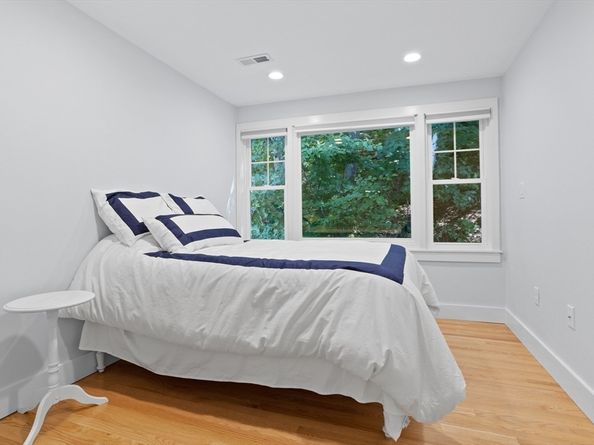 35 Keyes Road, Westford MA 01886