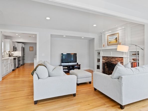 35 Keyes Road, Westford MA 01886