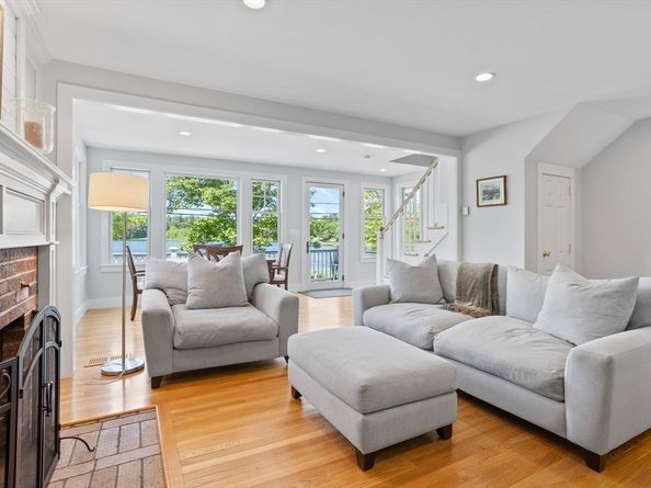 35 Keyes Road, Westford MA 01886