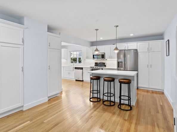 35 Keyes Road, Westford MA 01886