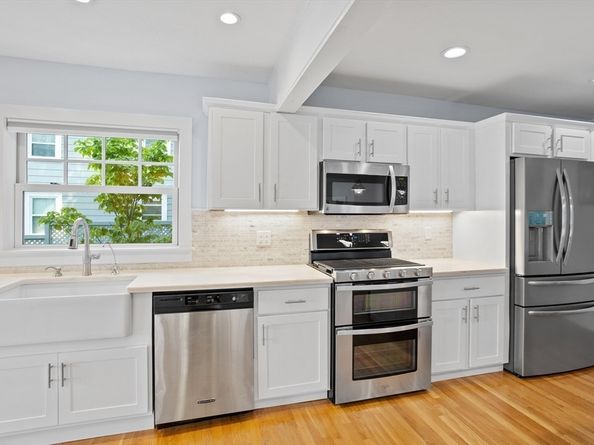 35 Keyes Road, Westford MA 01886