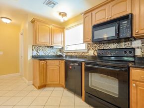 8 Whitins Rd A, Sutton MA 01590