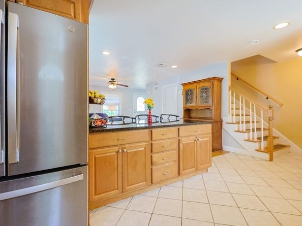 8 Whitins Rd A, Sutton MA 01590