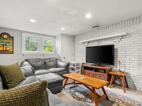 20 Robin Hood Lane, Billerica MA 01821