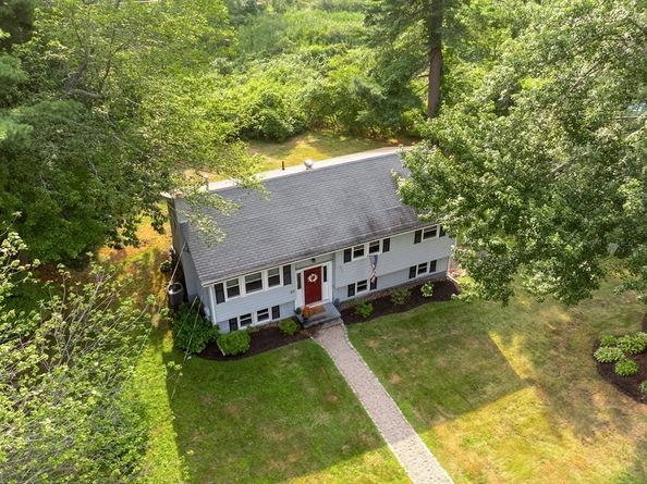 20 Robin Hood Lane, Billerica MA 01821