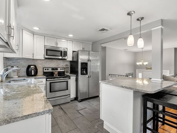 20 Robin Hood Lane, Billerica MA 01821