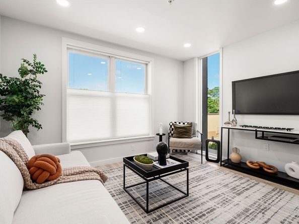 602 Canterbury 12, Boston MA 02131