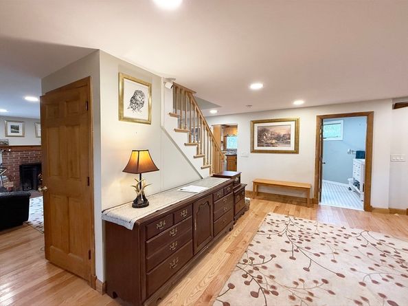 28 Wareham, Carver MA 02330