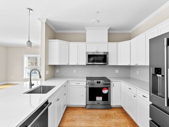 485 Blue Hills Parkway 12, Milton MA 02186