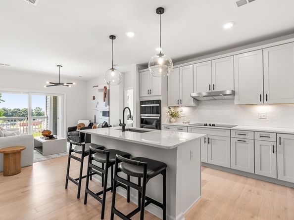 6 Stratton Drive 310, Woburn MA 01801